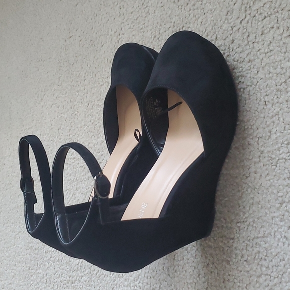 Ardene Black Heels - Picture 3 of 4